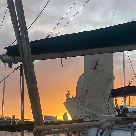 Barco Notus Belem ליסבון