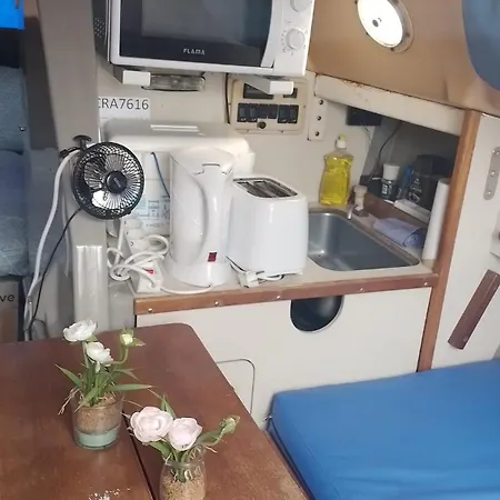 Barco Notus Belem 보트호텔 *